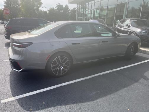 2024 BMW 740 i xDrive