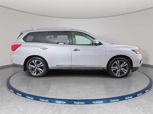 2017 Nissan Pathfinder Platinum