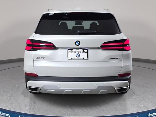 Mineral White Metallic 2026 BMW X5 xDrive40i