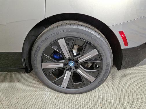 2025 BMW iX xDrive50