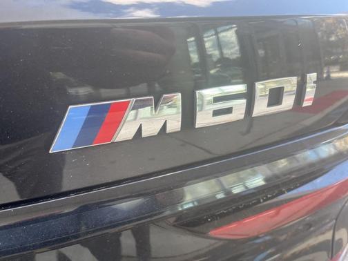 2024 BMW X7 M60i