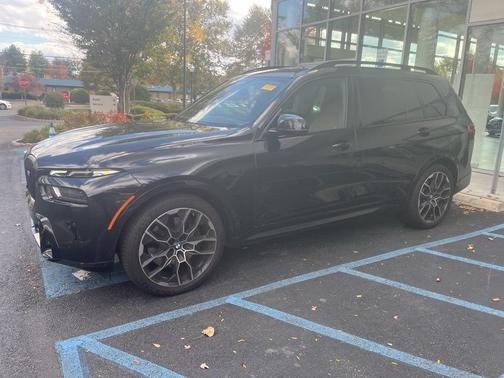 2024 BMW X7 M60i