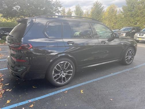 2024 BMW X7 M60i