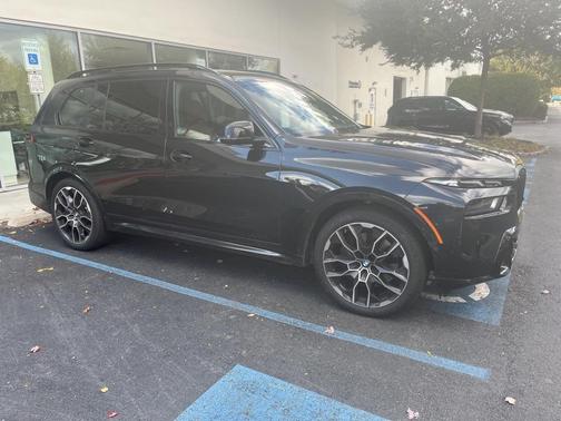 2024 BMW X7 M60i