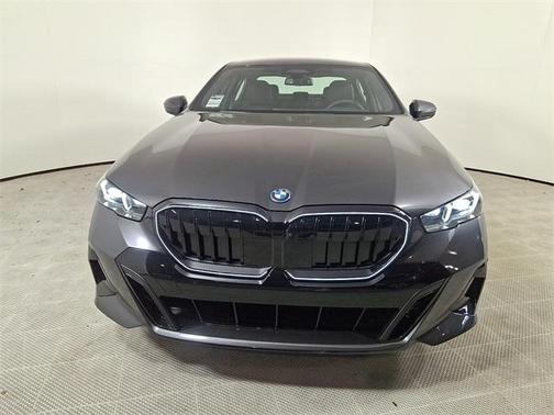2025 BMW 550e xDrive