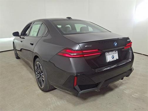 2025 BMW 550e xDrive