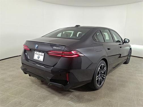 2025 BMW 550e xDrive