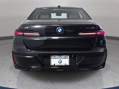 Black Sapphire Metallic 2026 BMW i7 XDrive60