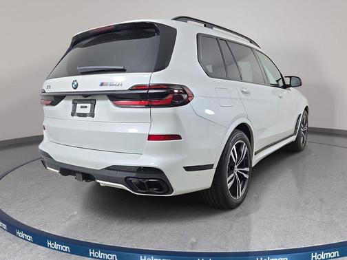 Mineral White Metallic 2025 BMW X7 M60i