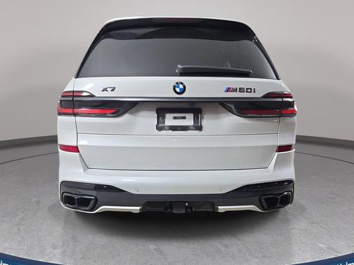 Mineral White Metallic 2025 BMW X7 M60i