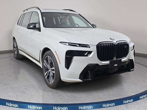 Mineral White Metallic 2025 BMW X7 M60i