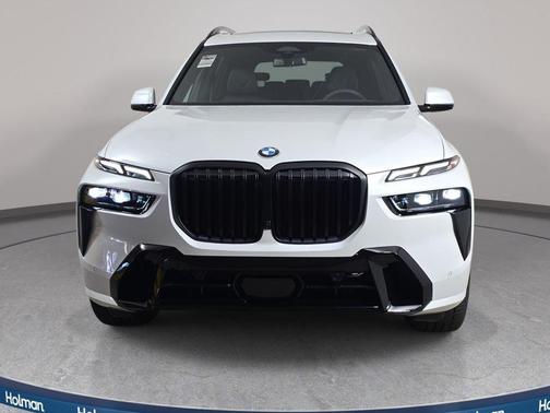 Mineral White Metallic 2027 BMW X7 xDrive40i