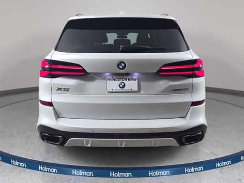 Mineral White Metallic 2026 BMW X5 xDrive40i