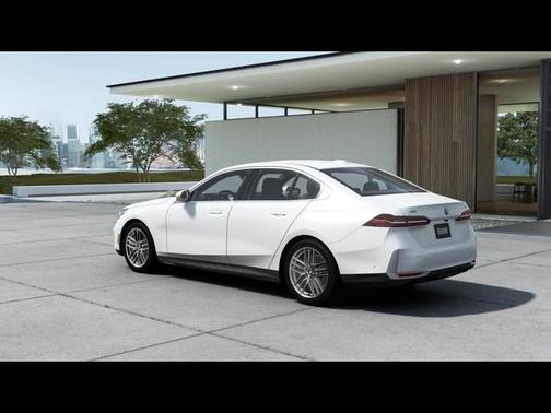2025 BMW 530 i xDrive
