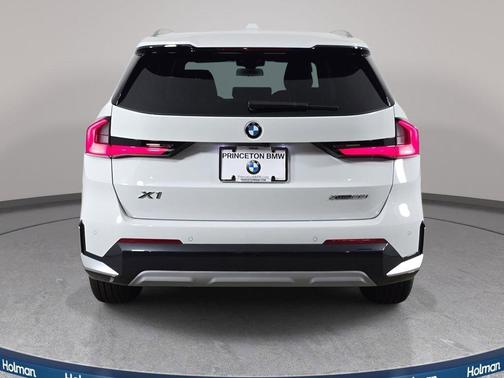 Alpine White 2026 BMW X1 xDrive28i