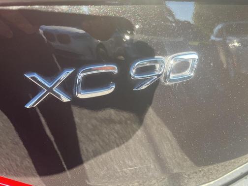2016 Volvo XC90 T6 Momentum