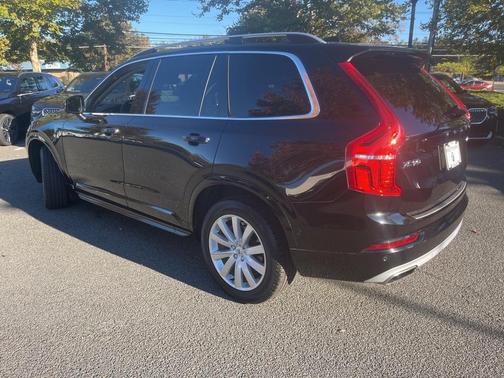 2016 Volvo XC90 T6 Momentum
