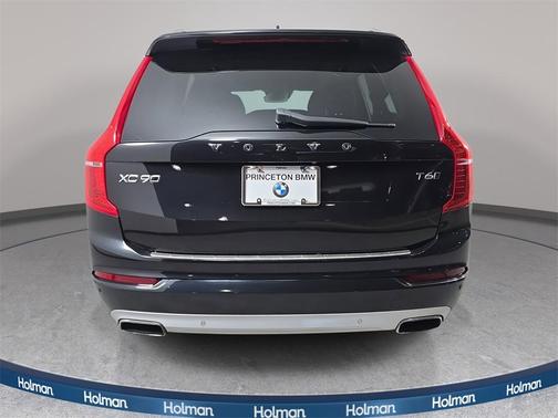 2016 Volvo XC90 T6 Momentum