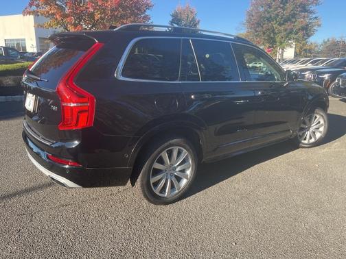 2016 Volvo XC90 T6 Momentum