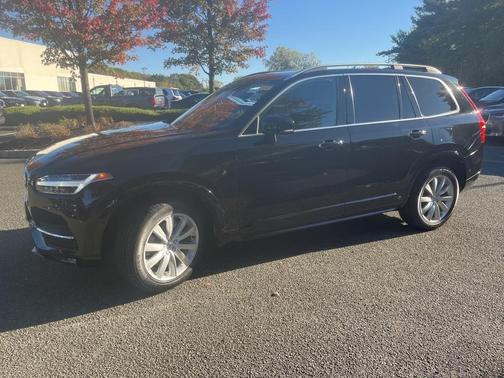 2016 Volvo XC90 T6 Momentum