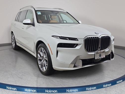 Mineral White Metallic 2026 BMW X7 xDrive40i