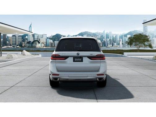 Mineral White Metallic 2026 BMW X7 xDrive40i