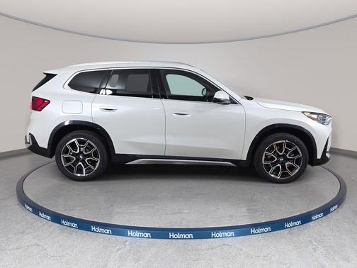 Mineral White Metallic 2026 BMW X1 xDrive28i