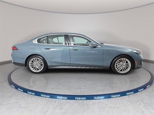 2025 BMW 530 i xDrive