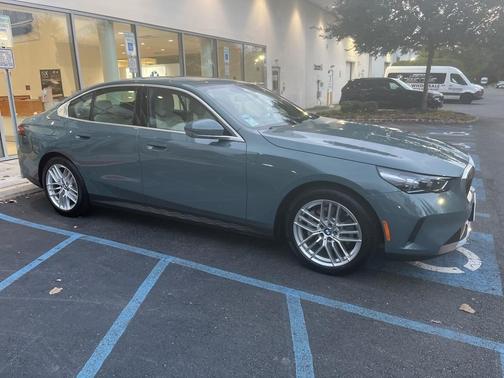 2025 BMW 530 i xDrive
