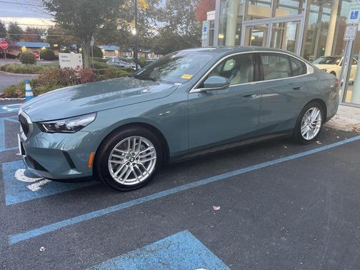 2025 BMW 530 i xDrive