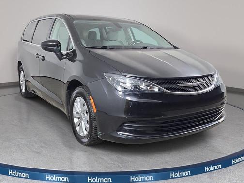 Brilliant Black Crystal Pearlcoat 2017 Chrysler Pacifica Touring