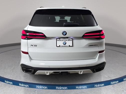 Alpine White 2026 BMW X5 PHEV xDrive50e