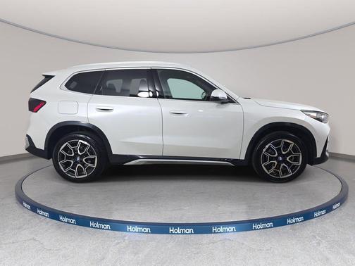 Mineral White Metallic 2025 BMW X1 xDrive28i
