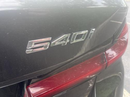 2023 BMW 540 i