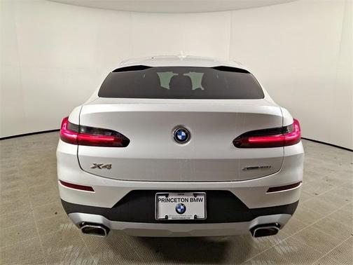 2025 BMW X4 xDrive30i