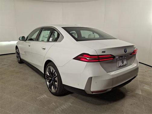 2025 BMW i5 xDrive40