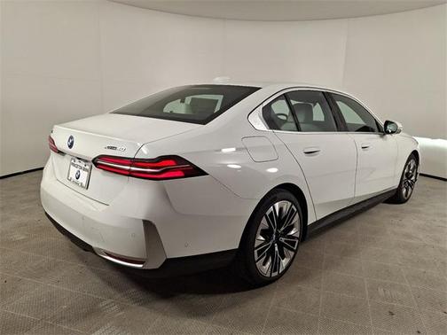 2025 BMW i5 xDrive40