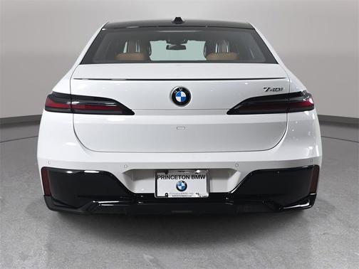 2023 BMW 740 i