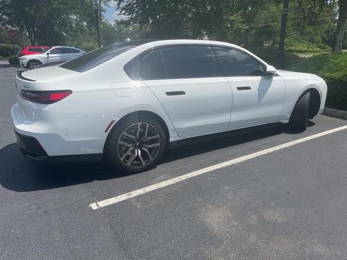 2023 BMW 740 i