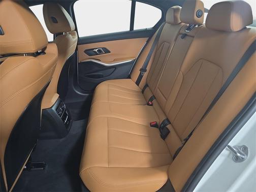 2025 BMW 330 i xDrive