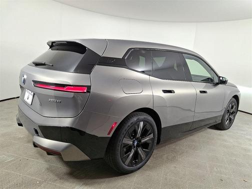 2025 BMW iX xDrive50