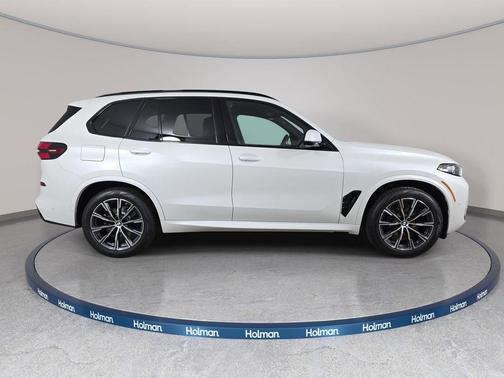 Mineral White Metallic 2026 BMW X5 xDrive40i