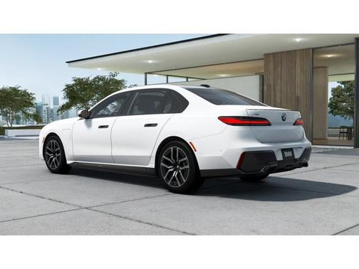 2025 BMW 750e xDrive