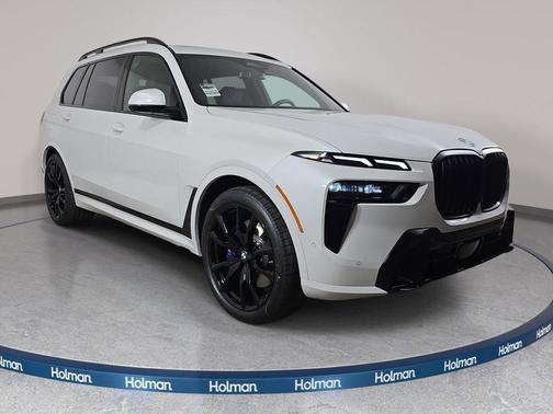 Mineral White Metallic 2026 BMW X7 xDrive40i
