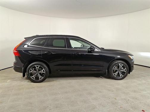 2022 Volvo XC60 B5 Momentum