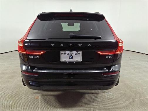 2022 Volvo XC60 B5 Momentum