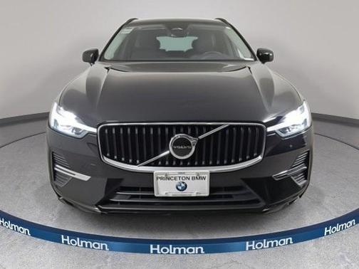 2022 Volvo XC60 B5 Momentum