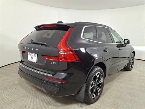 2022 Volvo XC60 B5 Momentum
