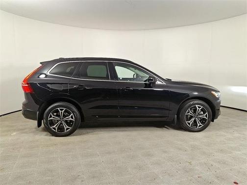 2022 Volvo XC60 B5 Momentum