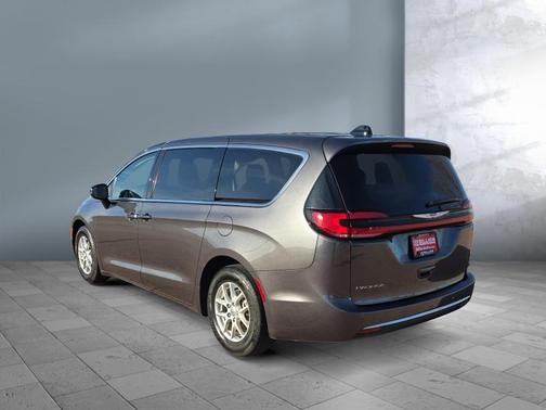 2023 Chrysler Pacifica Touring-L